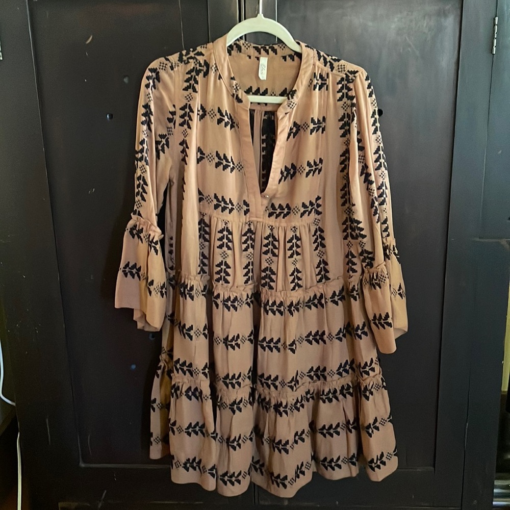 Elan Clara dress size small…I believe. The size tag is gone.